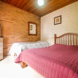 Quarto em Acomodações Particulares Hospedagem Recanto Das Estrelas Campos do Jordão